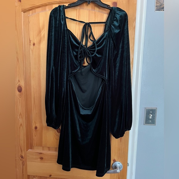 SHEIN Velvet Green Cut Out Dress - Picture 1 of 4